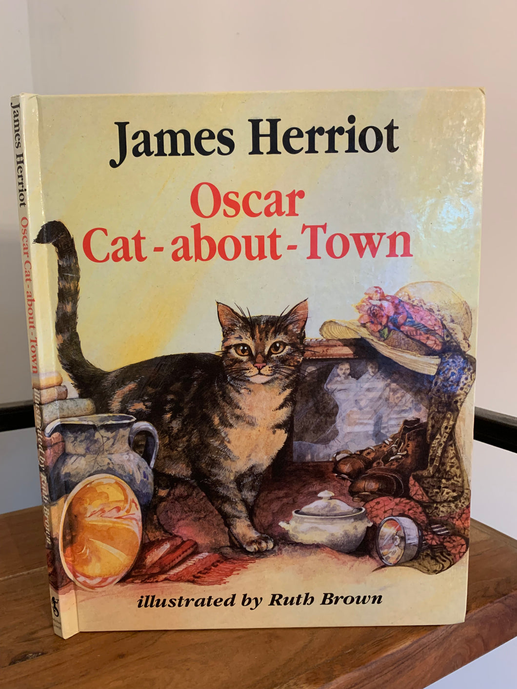 Oscar Cat-about-Town