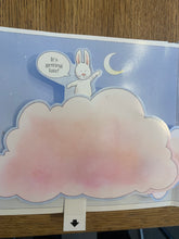 Kipper's Balloon - a pop-up book