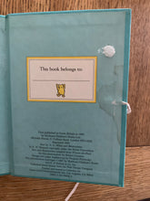 Pooh Goes Visiting - A Pooh Carousel Book