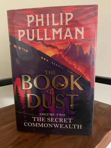 The Book of Dust - Volume Two: The Secret Commonwealth (with promotional badge set)