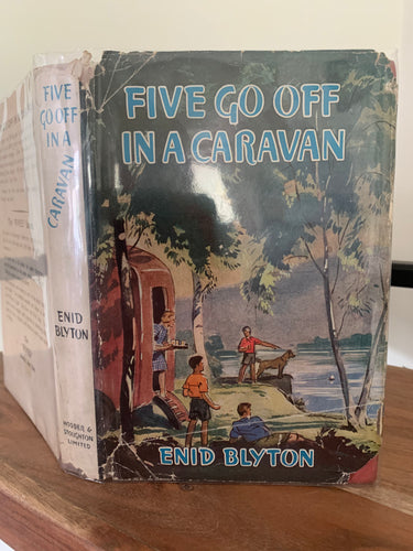 Five Go Off in a Caravan