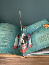Machines - A Moving Book with Gears, Levers and Pulleys